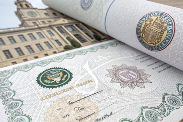 Anti-counterfeit diploma paper with security features